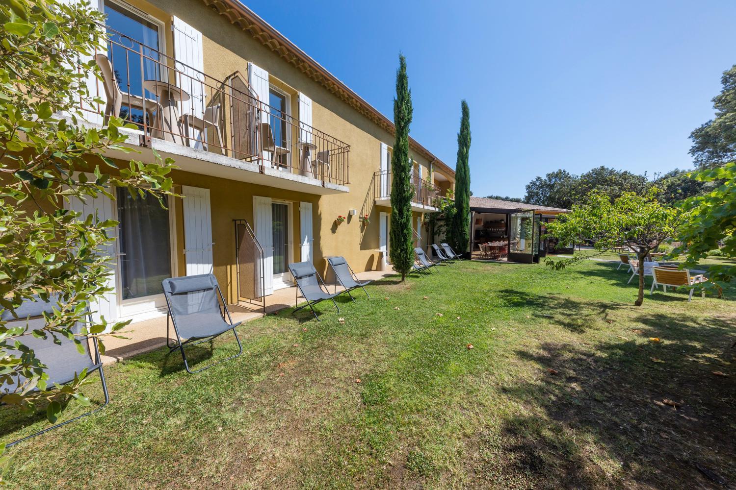 Logis La Bastide De Grignan Hotel & Restaurant "La Chenaie" Exteriér fotografie