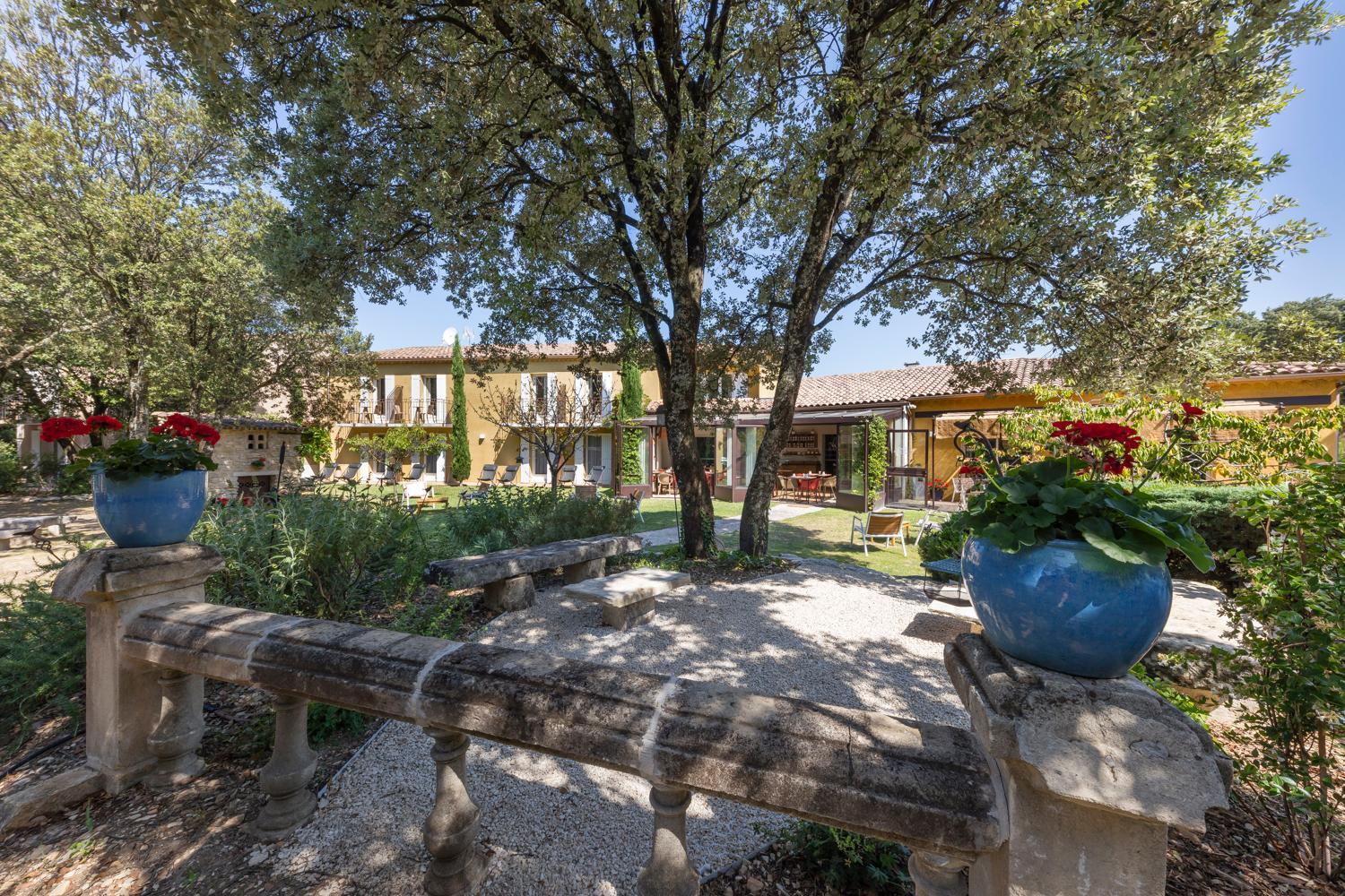 Logis La Bastide De Grignan Hotel & Restaurant "La Chenaie" Exteriér fotografie